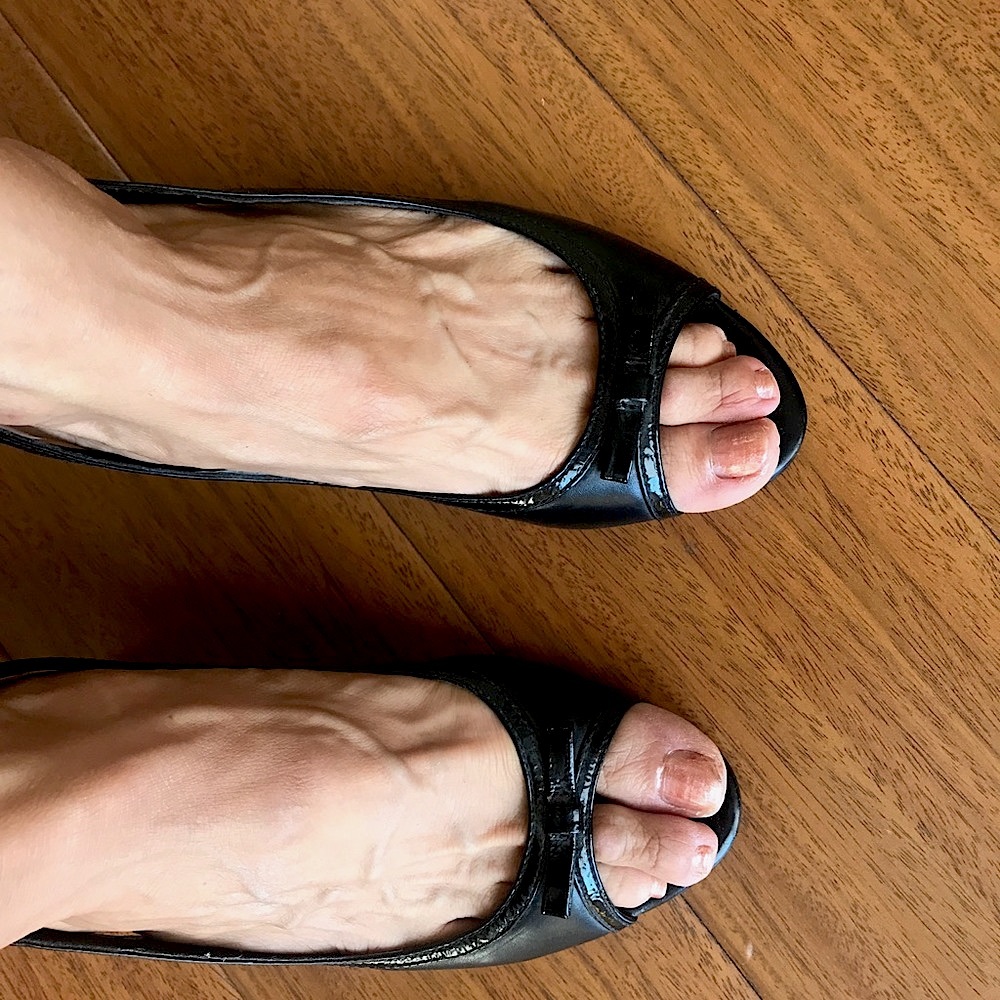 NWT Franco Sarto shiny black open toe kitten heels
